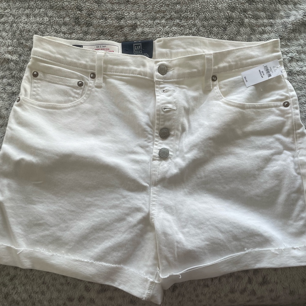 GAP SHORTS! TAGS ON!⭐️